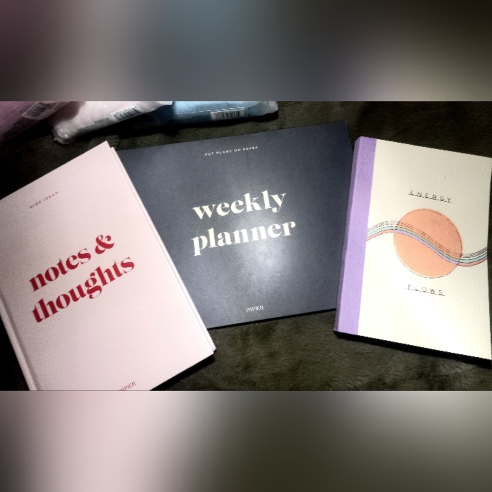 Multiples Weekly Overview Notepad - White
